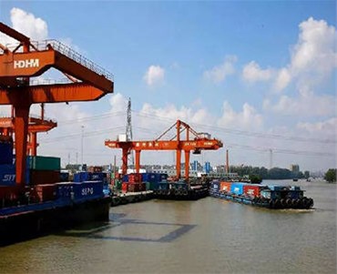 2018年浙江嘉兴内河港货物吞吐量破亿吨